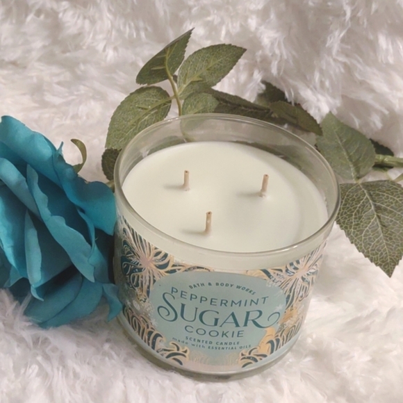 Bath & Body Works Peppermint Sugar Cookie 3 wick candle Limited Edition - Picture 5 of 5